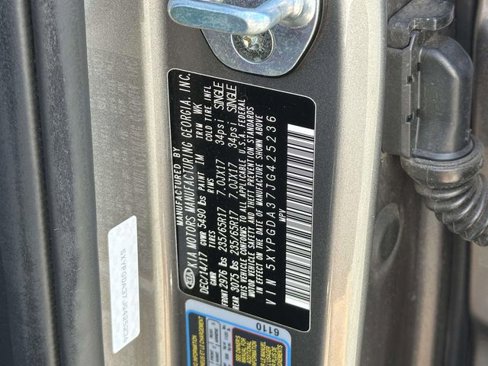 Used 2018 Kia Sorento LX image 12