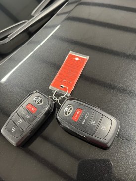 Used 2023 Toyota Venza LE image 24