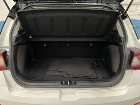 Used 2023 Hyundai Venue Limited image 15