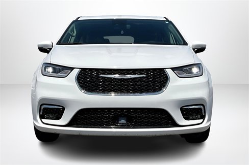 Used 2023 Chrysler Pacifica Touring-L image 2