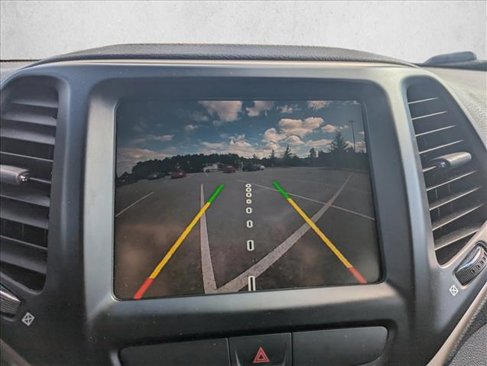 Used 2016 Jeep Cherokee 75th Anniversary image 18