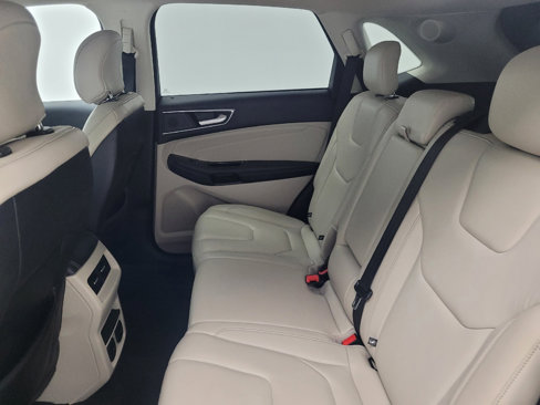 Used 2019 Ford Edge Titanium image 18