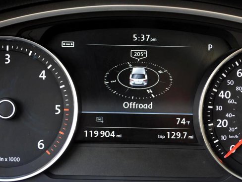 Used 2016 Volkswagen Touareg Sport image 60