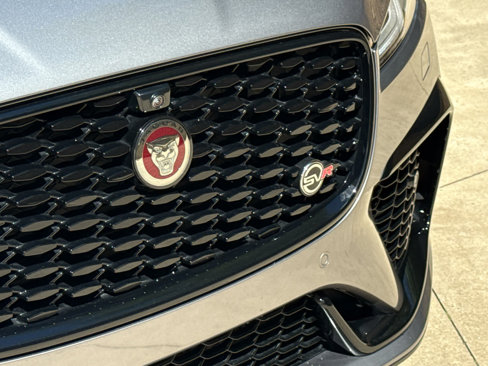 Certified 2022 Jaguar F-PACE SVR image 3