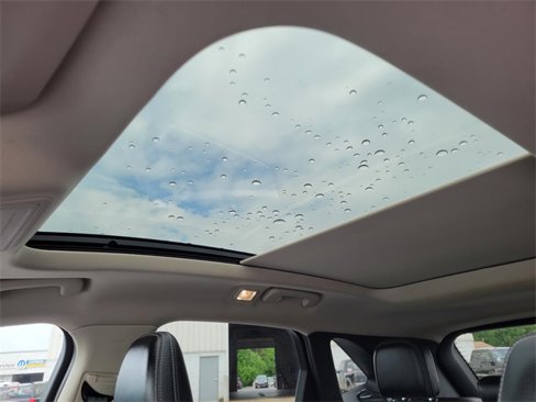 Used 2020 Ford Escape Titanium image 7
