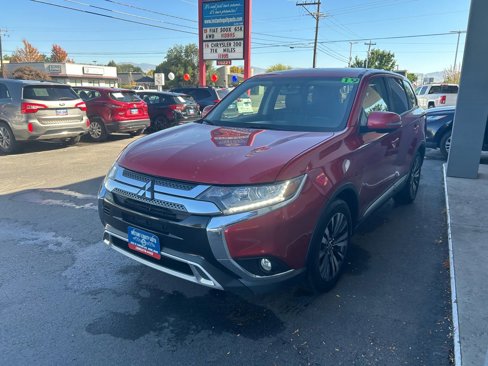 Used 2019 Mitsubishi Outlander SE image 2