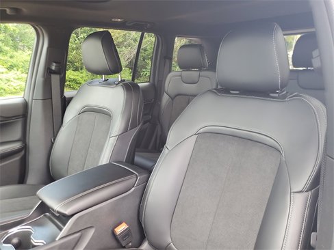New 2025 Jeep Grand Cherokee Altitude image 15