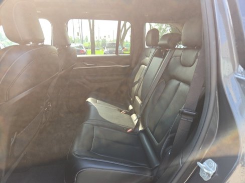 Used 2024 Jeep Grand Cherokee Limited w/ Black Appearance Package image 10