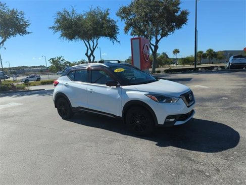 Certified 2020 Nissan Kicks SR w/ Exterior Package image 2