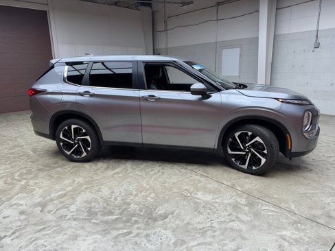Used 2022 Mitsubishi Outlander SEL Black Edition image 6