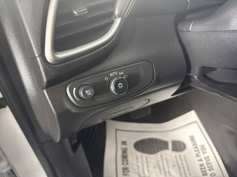 Used 2020 Chevrolet Trax LT w/ LT Convenience Package image 14