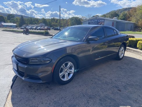 Used 2019 Dodge Charger SXT w/ Leather Interior Group image 3