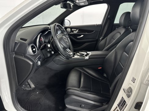 Used 2017 Mercedes-Benz GLC 300 4MATIC image 6
