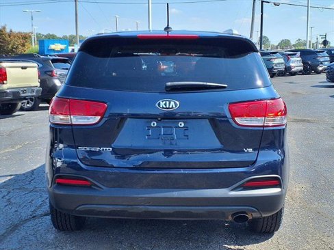Used 2017 Kia Sorento LX image 5