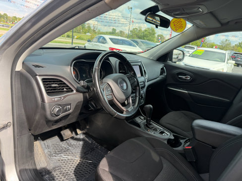 Used 2020 Jeep Cherokee Latitude w/ Cold Weather Group image 13