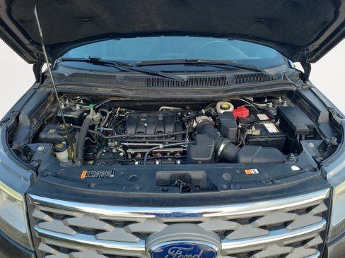 Used 2018 Ford Explorer XLT w/ Equipment Group 202A image 31