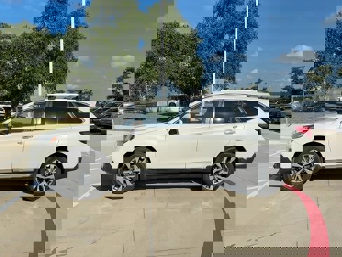 Used 2018 Subaru Outback 2.5i Touring image 3