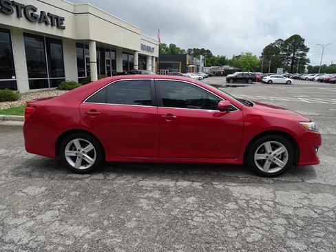 Used 2014 Toyota Camry SE image 9