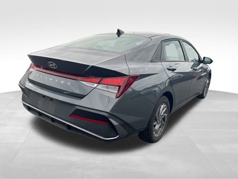 Used 2024 Hyundai Elantra SEL image 7