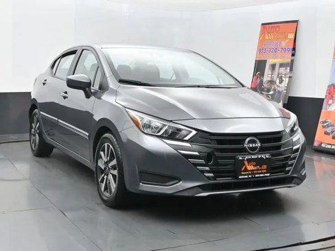 Used 2024 Nissan Versa SV image 2