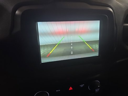 Used 2020 Jeep Renegade Latitude image 18