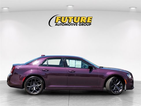Used 2021 Chrysler 300 Touring w/ Sport Appearance Package image 4