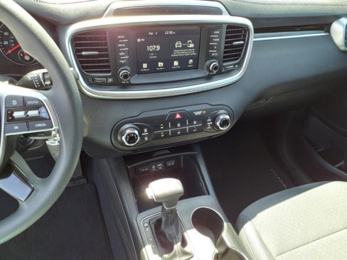 Used 2020 Kia Sorento LX image 25