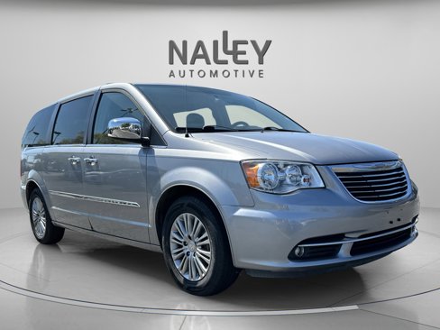 Used 2016 Chrysler Town & Country Touring-L image 27