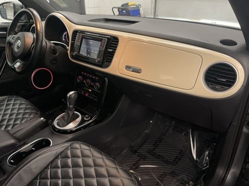 Used 2019 Volkswagen Beetle 2.0T Final Edition SEL image 22