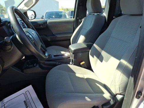 Used 2016 Toyota Tacoma SR image 12