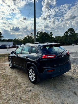 Used 2016 Jeep Cherokee Sport image 4