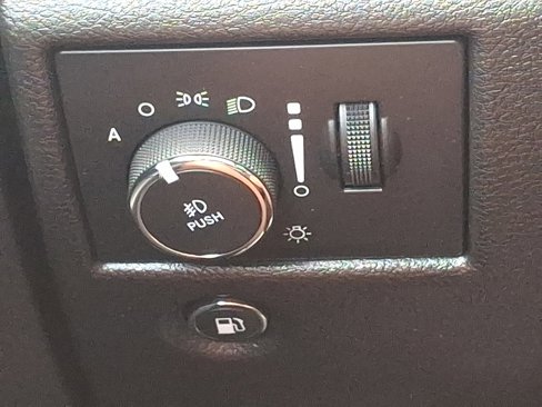 Used 2021 Jeep Grand Cherokee Laredo image 23
