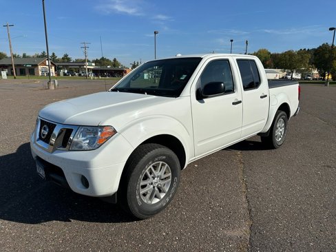 Used 2015 Nissan Frontier SV image 1