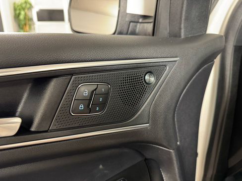 Used 2021 Ford Edge ST image 14