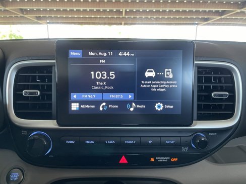 Used 2024 Hyundai Venue SEL image 13