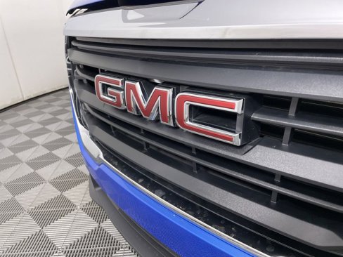Used 2024 GMC Terrain SLE image 28