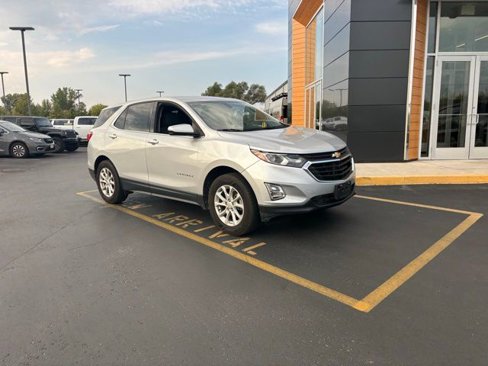 Used 2018 Chevrolet Equinox LT image 2