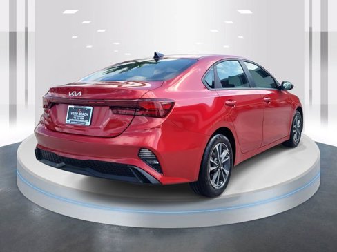 Used 2024 Kia Forte LXS w/ LXS Technology Package image 4