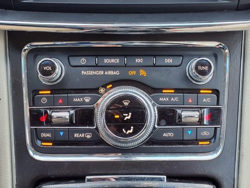 Used 2017 Lincoln Continental Select image 7