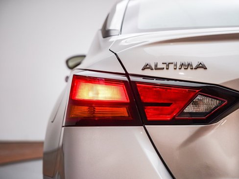 Used 2024 Nissan Altima 2.5 SV image 10