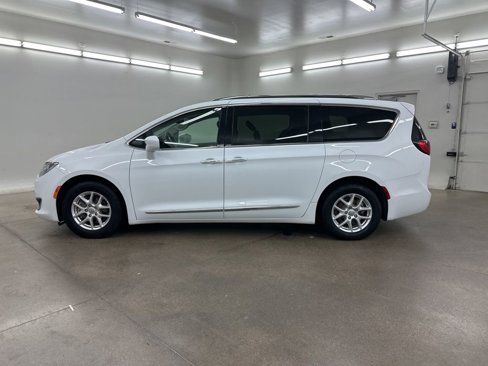 Used 2020 Chrysler Pacifica Touring-L image 7