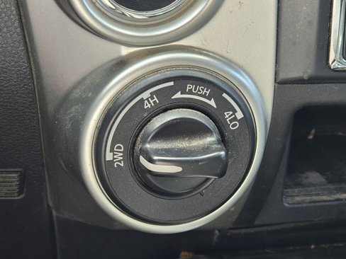 Used 2017 Nissan Titan SV image 18