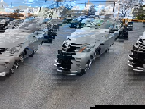 Used 2016 Toyota Camry SE image 11