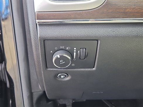 Used 2018 Jeep Grand Cherokee Limited image 19