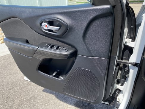 Used 2017 Jeep Cherokee Altitude image 20