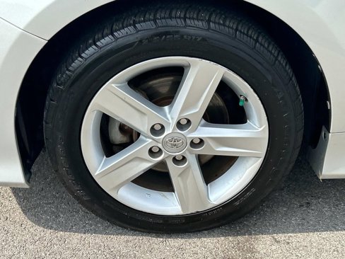 Used 2013 Toyota Camry SE image 9
