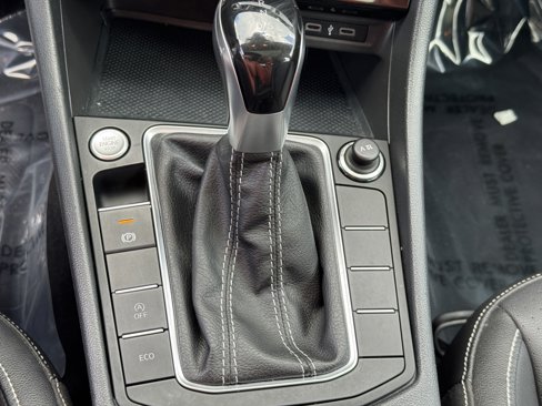 Used 2022 Volkswagen Jetta SE w/ Panoramic Sunroof Package image 28