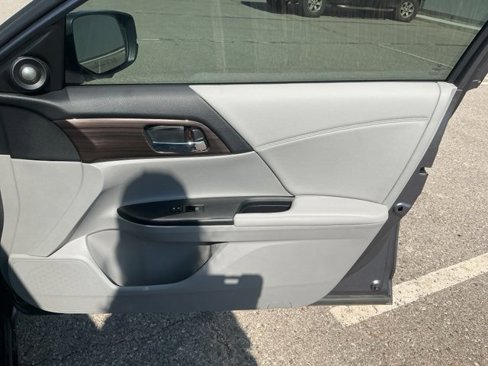 Used 2017 Honda Accord EX-L image 10