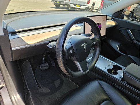 Used 2022 Tesla Model Y Long Range image 18