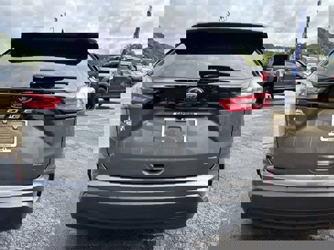 Used 2023 Ford Edge SE image 5